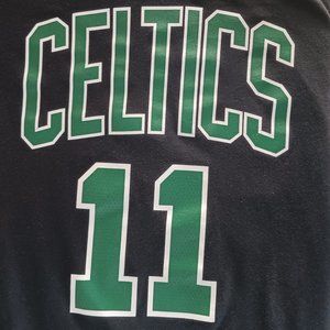 T Shirt Nike Dri Fit Boston Celtics Basketball 11 Kyrie Irving Athletic Size M/L